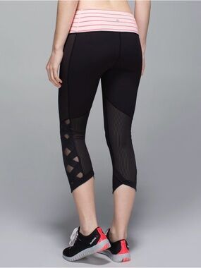 Lululemon Var-City Crop Leggings Sz 4 Black Mesh Lattice Pink Stripe